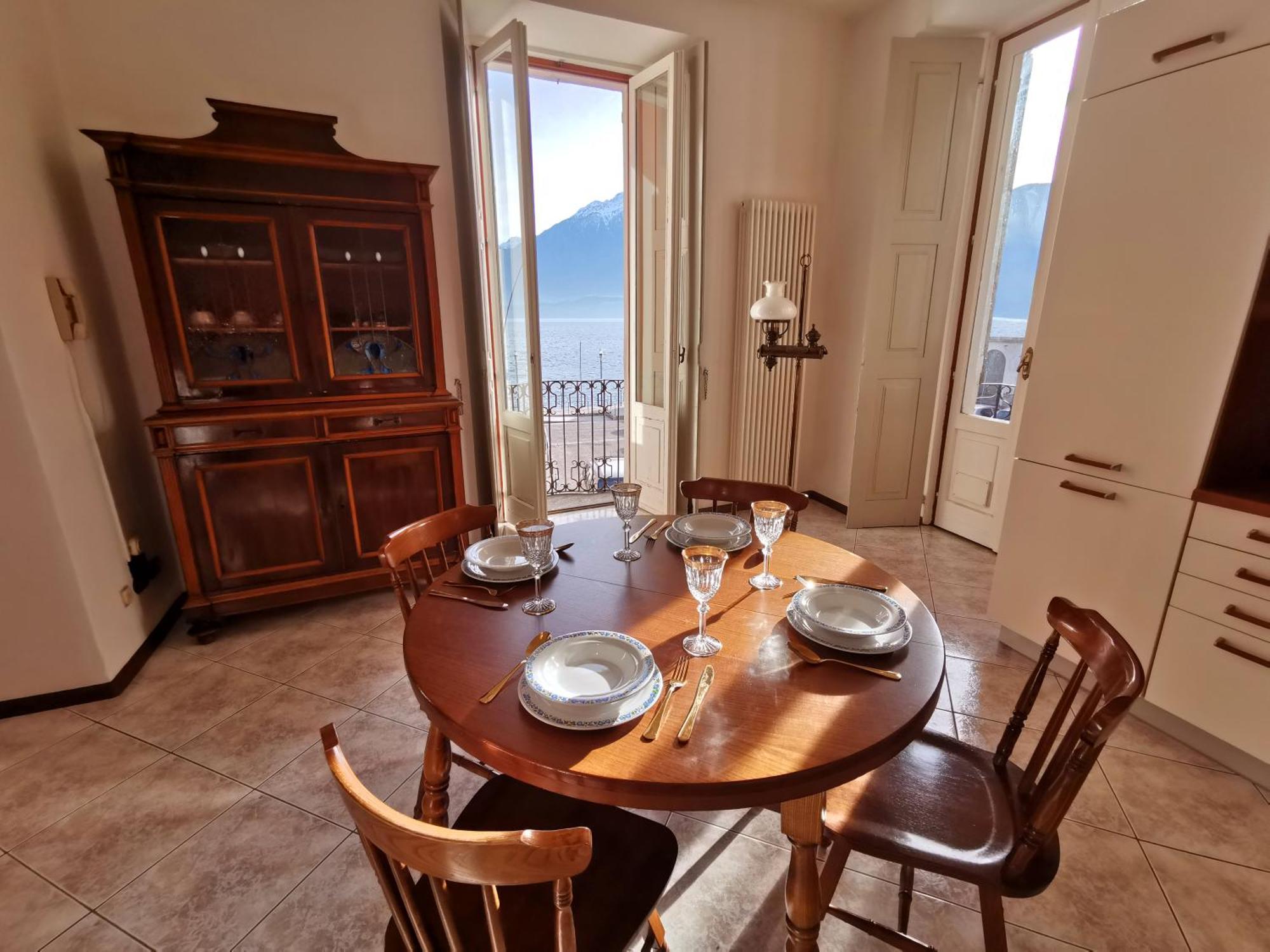 Апартаменты Elegant Historic Large House On Lake Como Граведона Номер фото